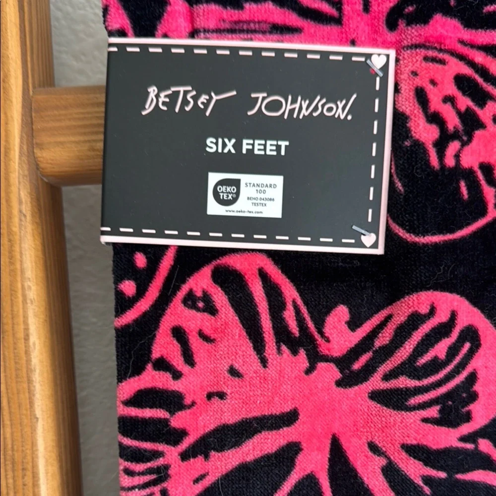Betsey Johnson Pink and Blue Butterfly Towel - Picture 6 of 7